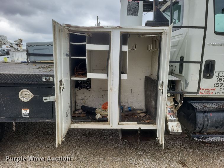 image for item DS5223 2003 International 4300 bucket truck