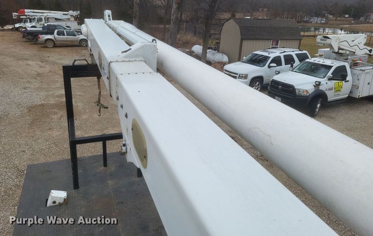 image for item DS5223 2003 International 4300 bucket truck