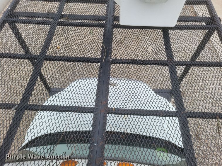 image for item DS5223 2003 International 4300 bucket truck