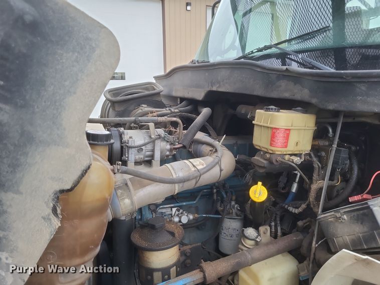 image for item DS5223 2003 International 4300 bucket truck