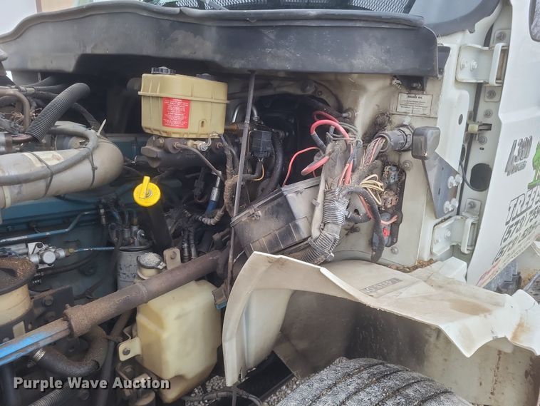 image for item DS5223 2003 International 4300 bucket truck