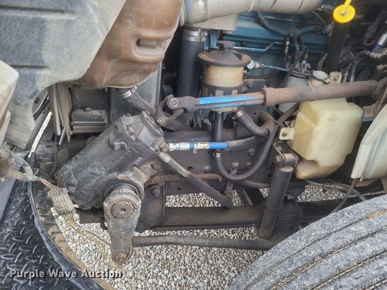 image for item DS5223 2003 International 4300 bucket truck