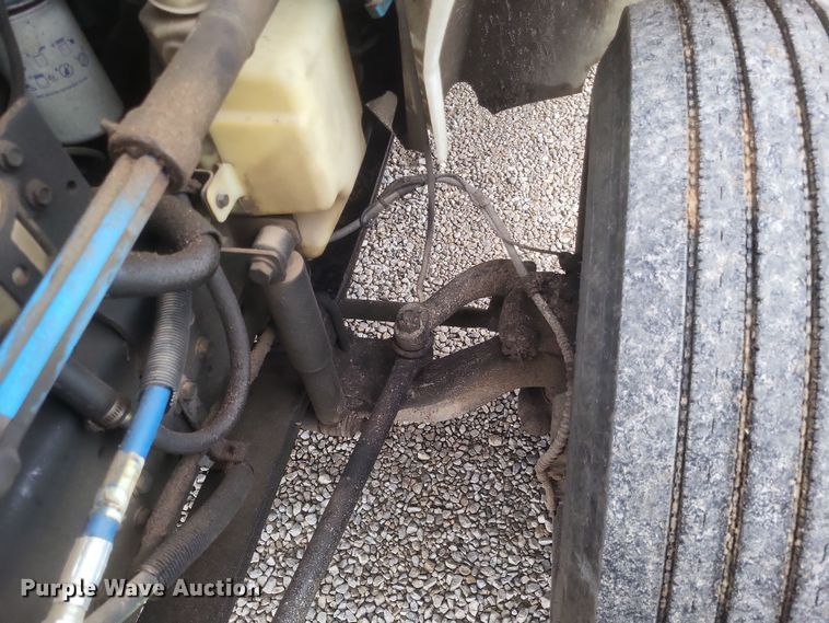 image for item DS5223 2003 International 4300 bucket truck