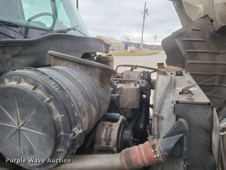 image for item DS5223 2003 International 4300 bucket truck