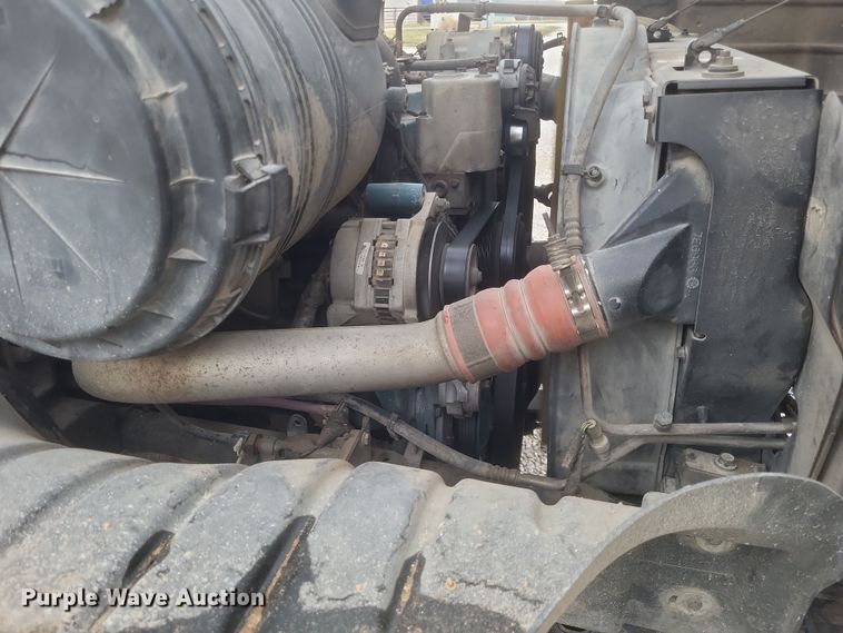 image for item DS5223 2003 International 4300 bucket truck