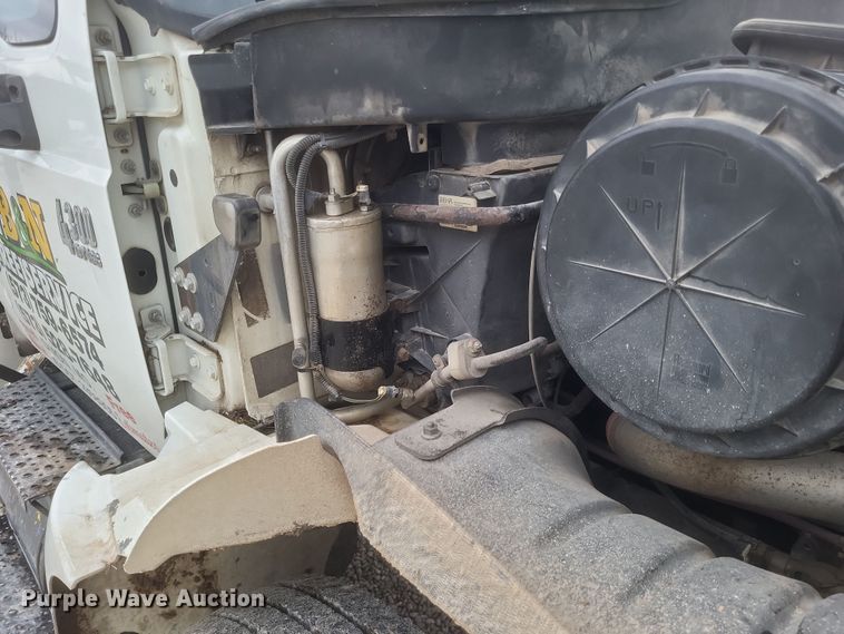 image for item DS5223 2003 International 4300 bucket truck