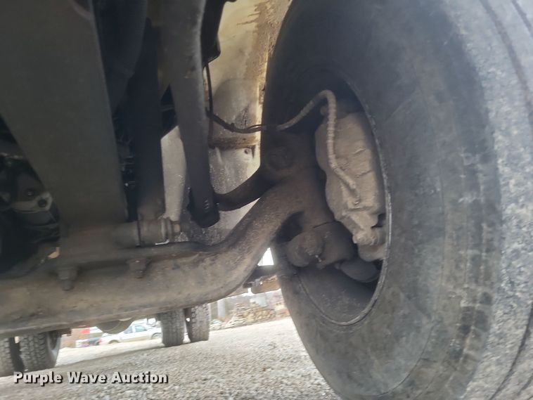 image for item DS5223 2003 International 4300 bucket truck