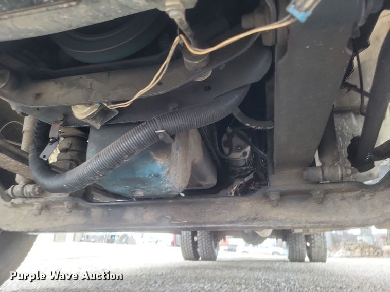 image for item DS5223 2003 International 4300 bucket truck