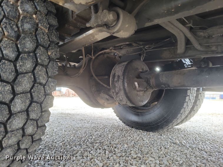 image for item DS5223 2003 International 4300 bucket truck