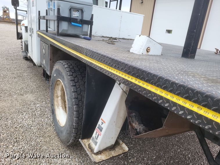 image for item DS5223 2003 International 4300 bucket truck