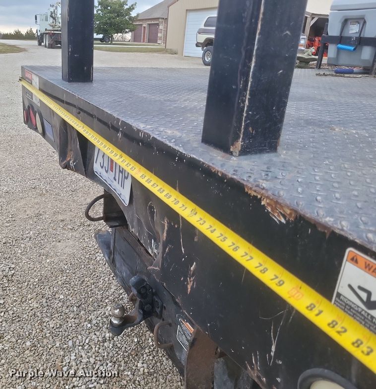 image for item DS5223 2003 International 4300 bucket truck