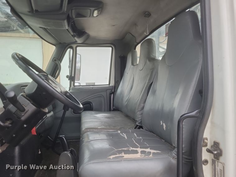 image for item DS5223 2003 International 4300 bucket truck