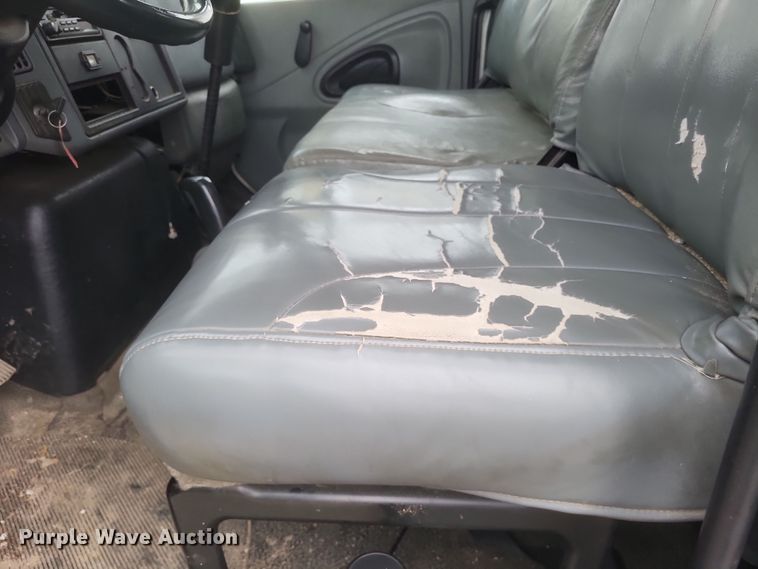 image for item DS5223 2003 International 4300 bucket truck