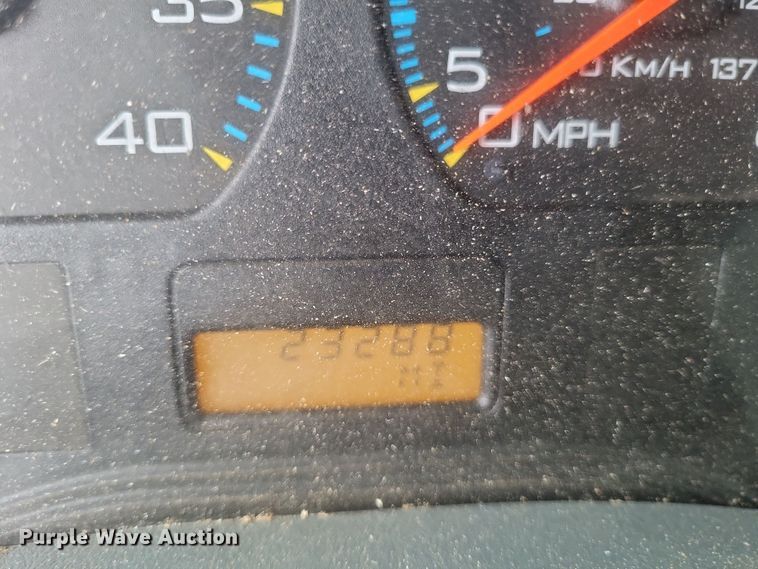 image for item DS5223 2003 International 4300 bucket truck