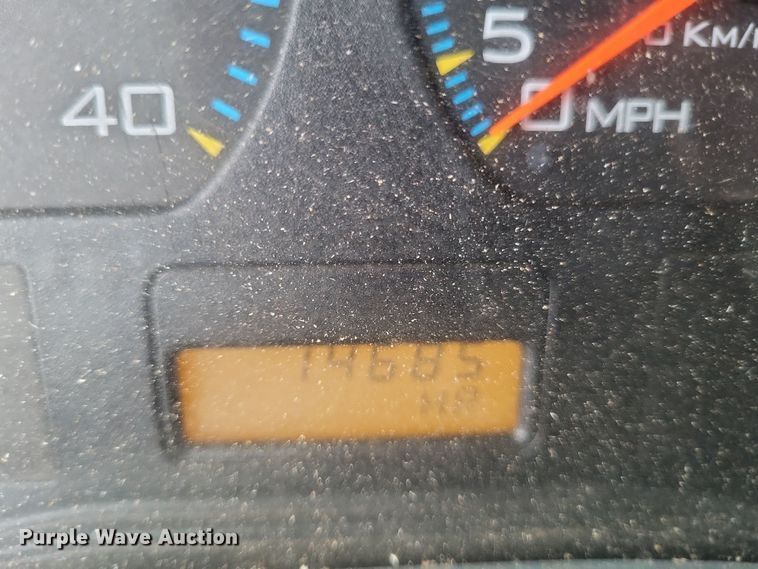 image for item DS5223 2003 International 4300 bucket truck