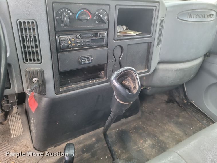 image for item DS5223 2003 International 4300 bucket truck