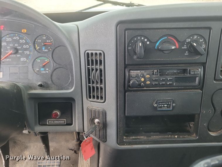 image for item DS5223 2003 International 4300 bucket truck