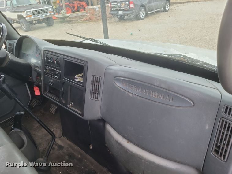 image for item DS5223 2003 International 4300 bucket truck