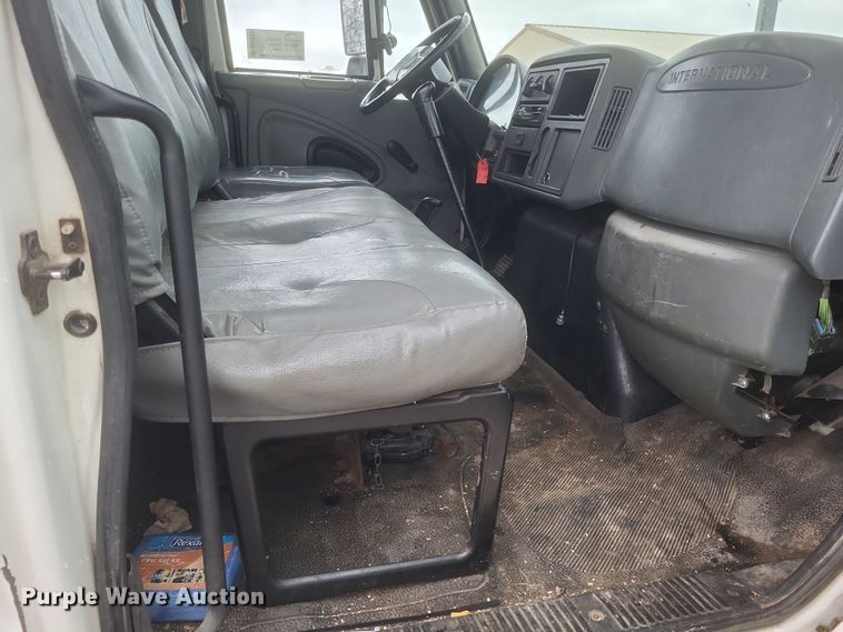 image for item DS5223 2003 International 4300 bucket truck