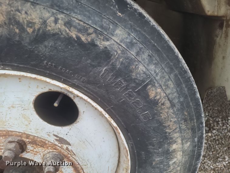 image for item DS5223 2003 International 4300 bucket truck