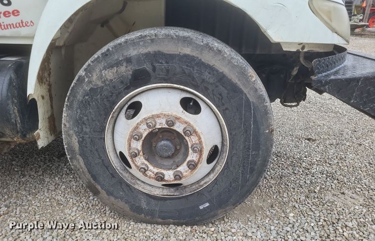 image for item DS5223 2003 International 4300 bucket truck