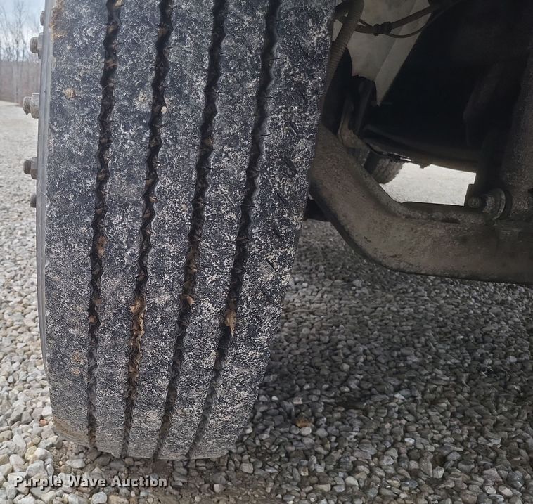 image for item DS5223 2003 International 4300 bucket truck