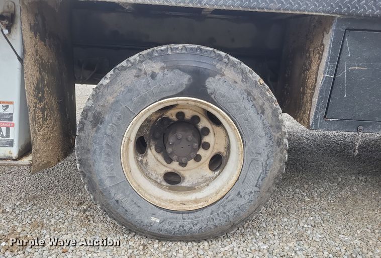 image for item DS5223 2003 International 4300 bucket truck