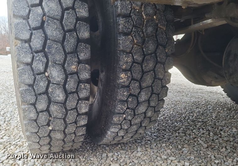 image for item DS5223 2003 International 4300 bucket truck