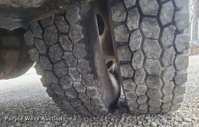 image for item DS5223 2003 International 4300 bucket truck