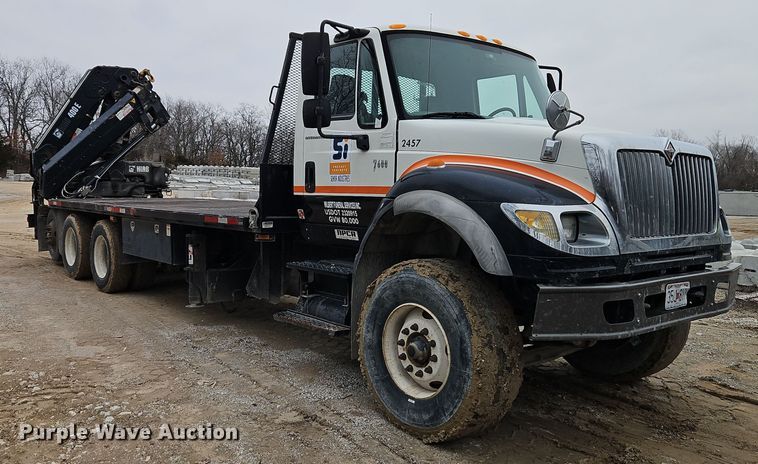 image for item DT7607 2007 International 7600 crane truck