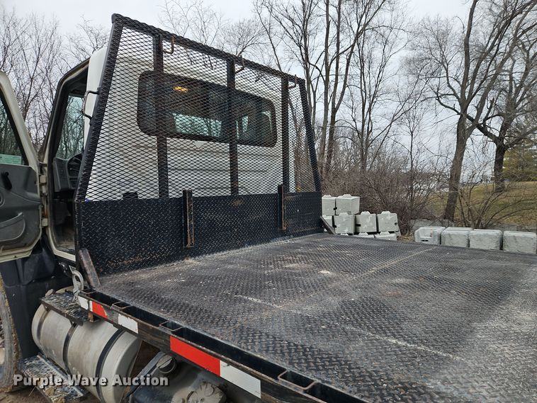 image for item DT7607 2007 International 7600 crane truck