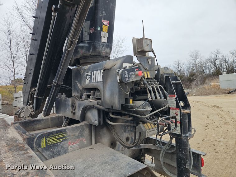 image for item DT7607 2007 International 7600 crane truck