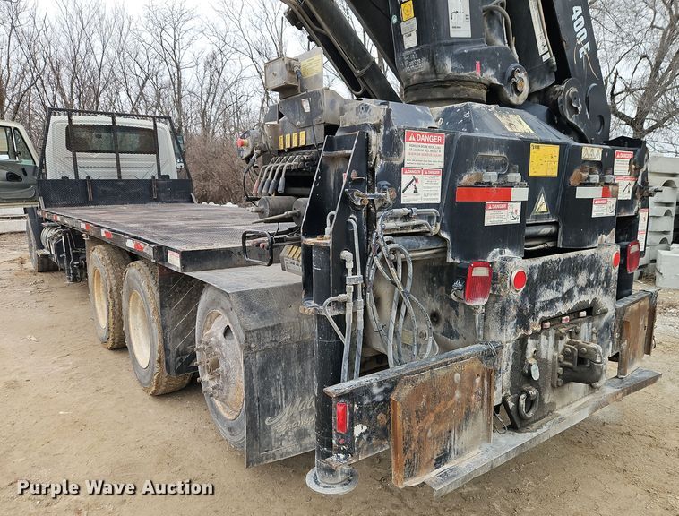 image for item DT7607 2007 International 7600 crane truck