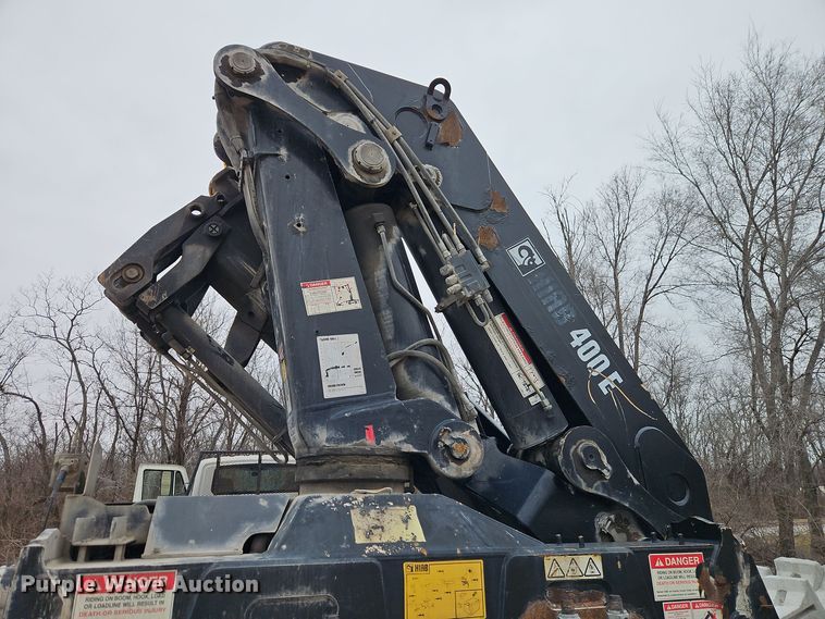 image for item DT7607 2007 International 7600 crane truck