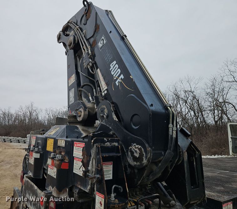 image for item DT7607 2007 International 7600 crane truck