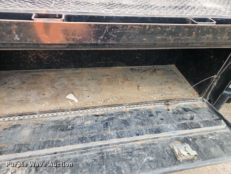 image for item DT7607 2007 International 7600 crane truck