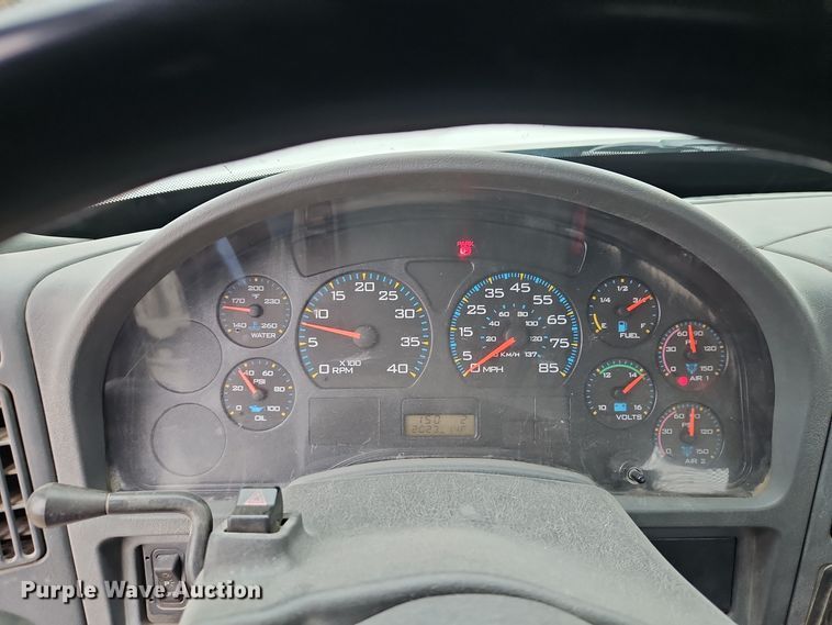 image for item DT7607 2007 International 7600 crane truck