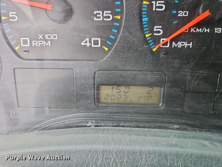 image for item DT7607 2007 International 7600 crane truck