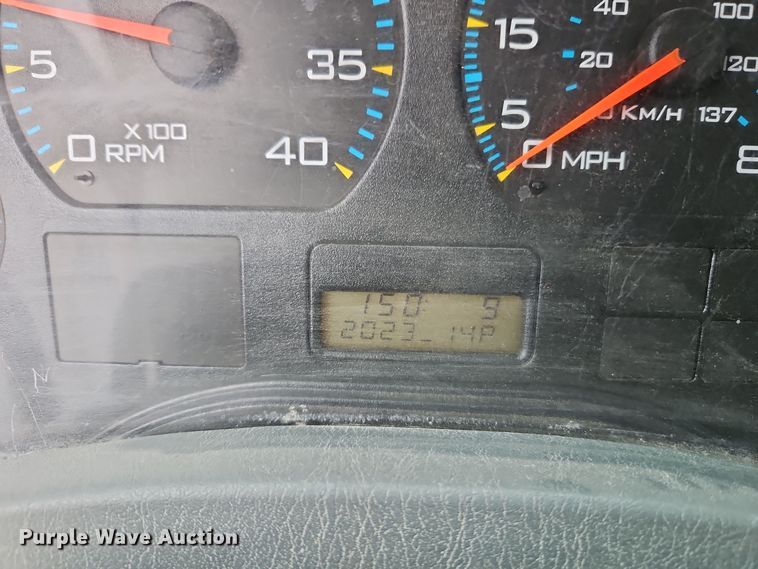 image for item DT7607 2007 International 7600 crane truck