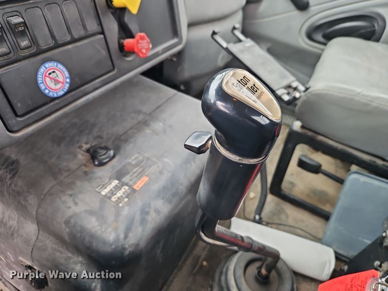 image for item DT7607 2007 International 7600 crane truck