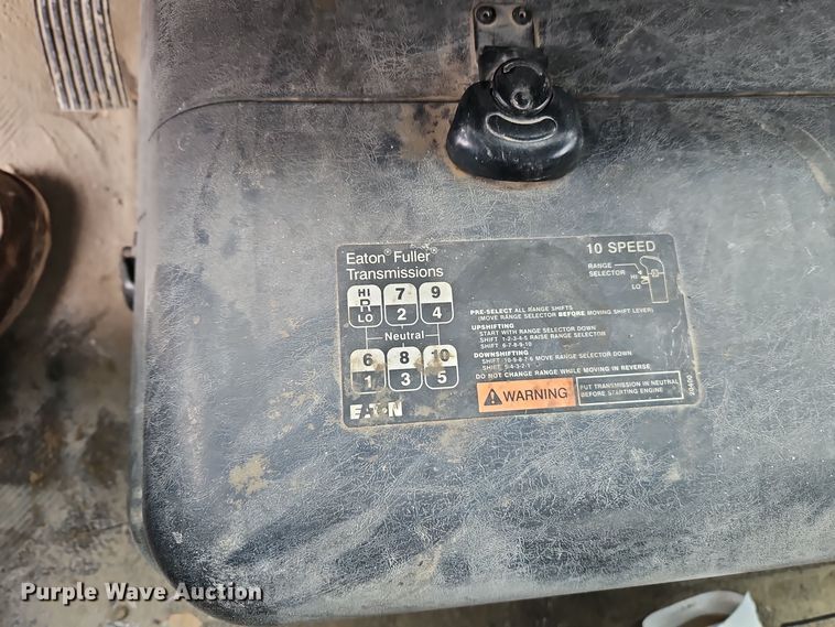 image for item DT7607 2007 International 7600 crane truck