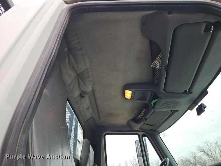 image for item DT7607 2007 International 7600 crane truck