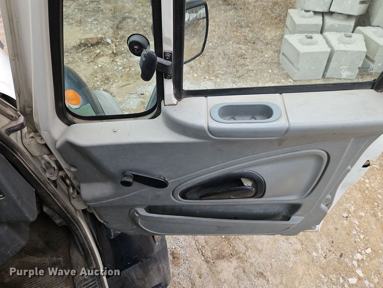 image for item DT7607 2007 International 7600 crane truck