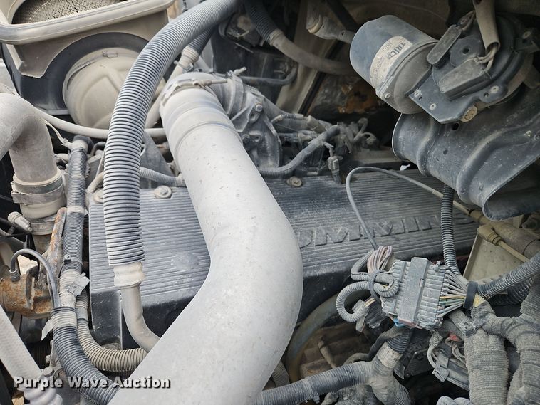 image for item DT7607 2007 International 7600 crane truck