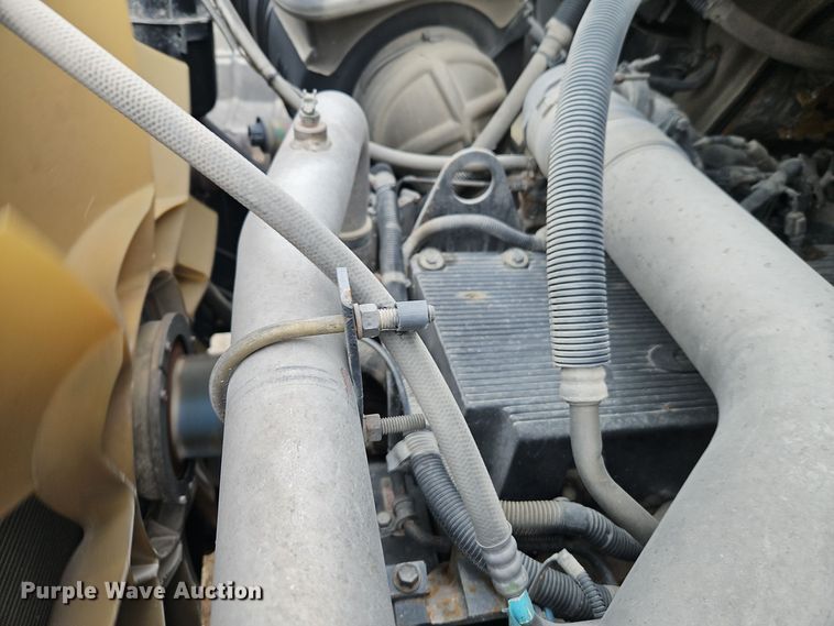 image for item DT7607 2007 International 7600 crane truck