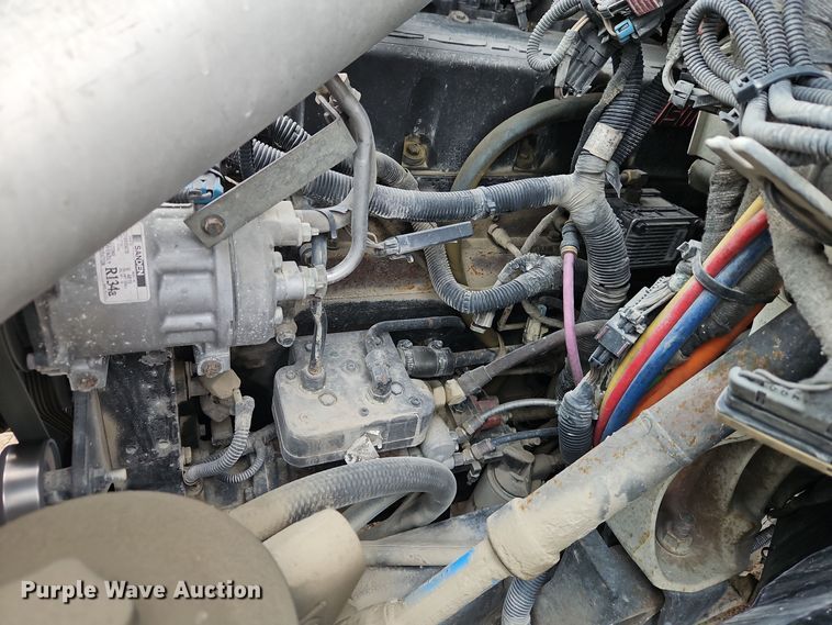 image for item DT7607 2007 International 7600 crane truck