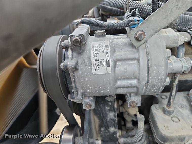 image for item DT7607 2007 International 7600 crane truck