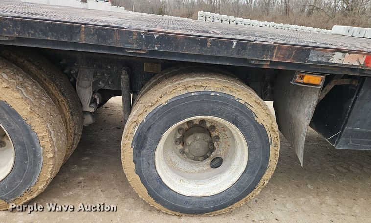 image for item DT7607 2007 International 7600 crane truck