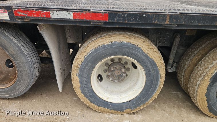 image for item DT7607 2007 International 7600 crane truck