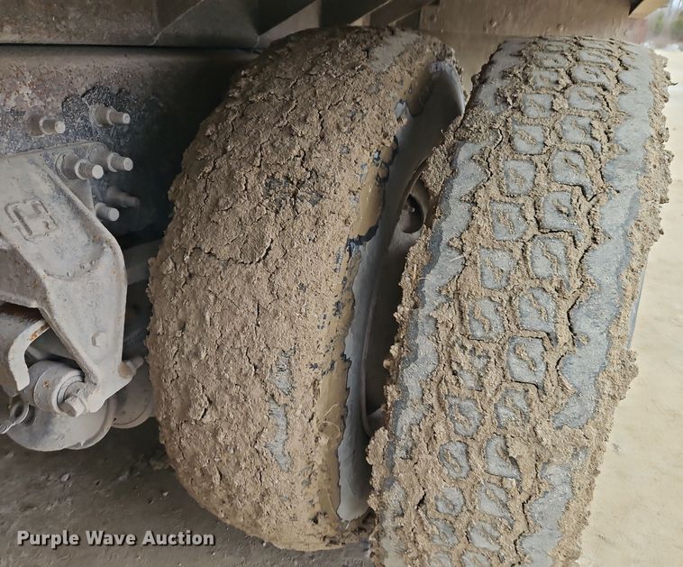 image for item DT7607 2007 International 7600 crane truck